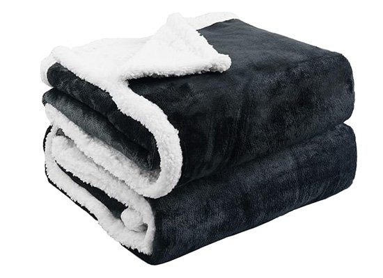 Lightweight Fleece Pet Blanket